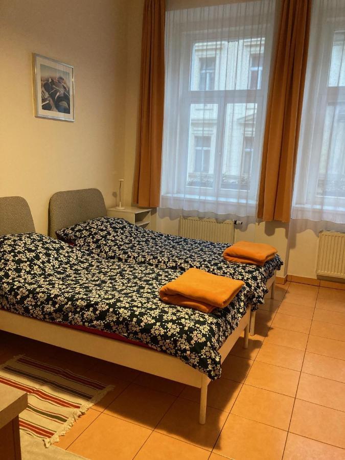Aparthotel City 5 Прага Экстерьер фото